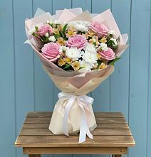 Букет цветов из:  Гвоздики, Орхидеи и Розы в Старом Победилово