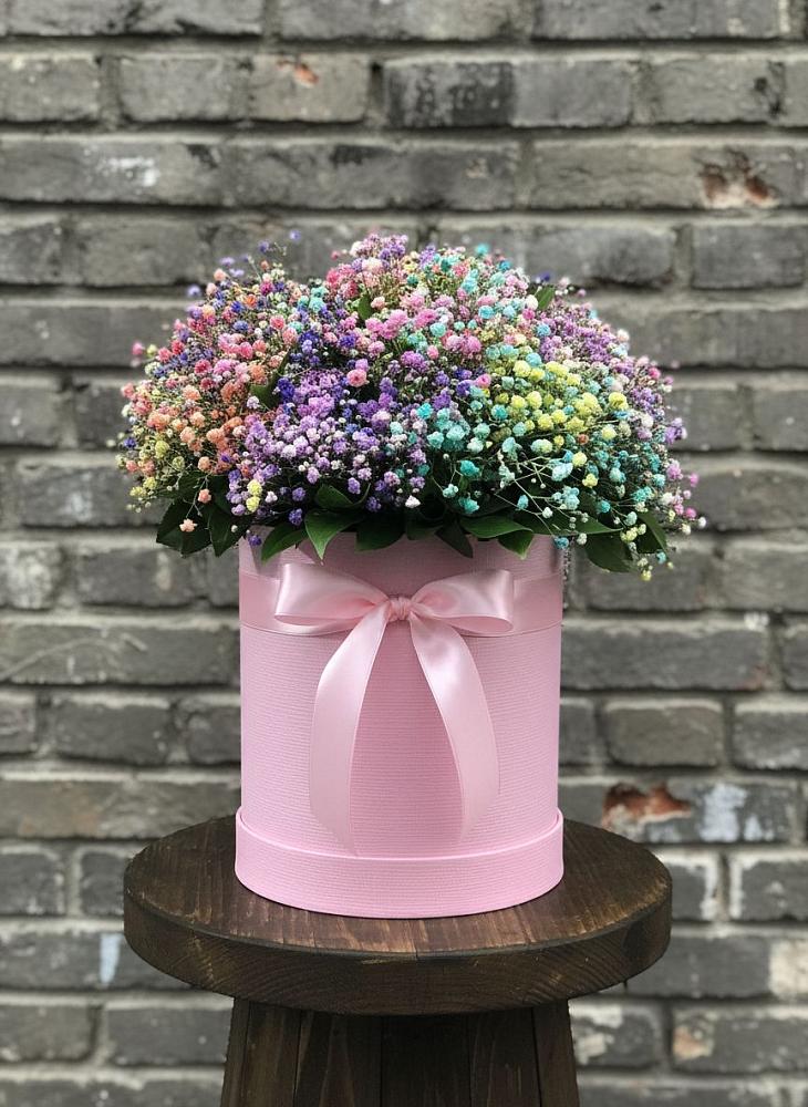 Цветочная композиция из Гипсофила и Розы в шляпной коробке в Старом Победилово