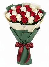 Букет Микс из красных и белых роз в Старом Победилово
