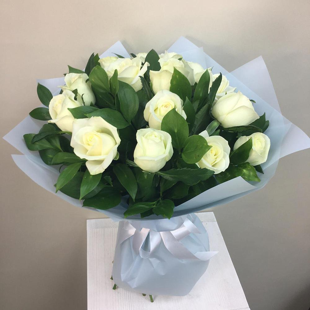 Букет 15 Белых роз Проуд в Старом Победилово