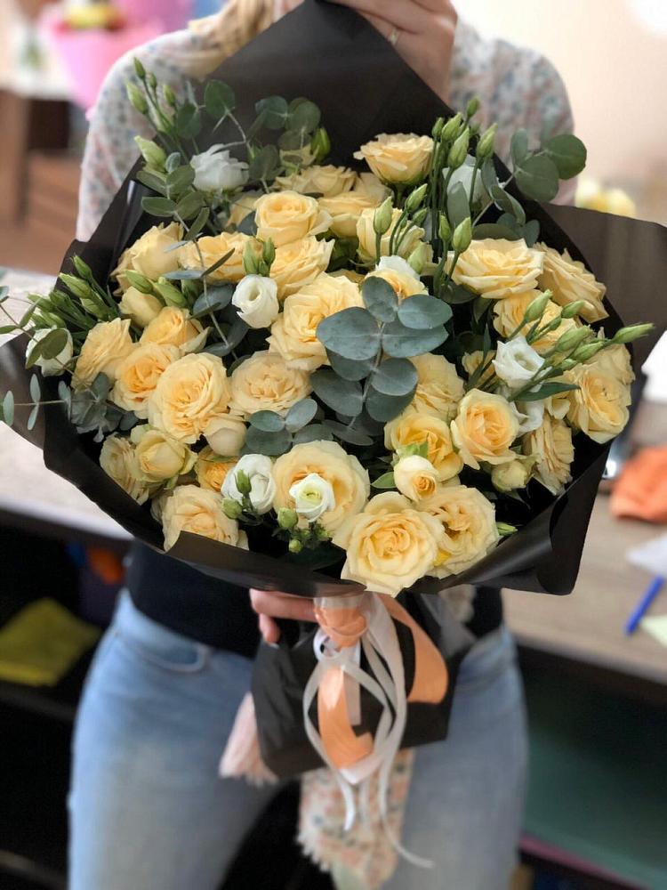 Букет цветов из: Розы и Лизиантусы в Старом Победилово