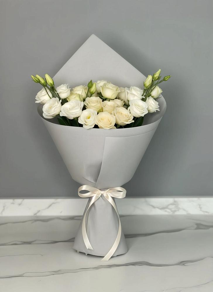 Букет цветов из: Розы и Лизиантусы в Старом Победилово