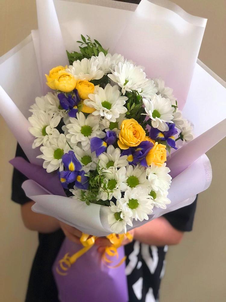 Букет цветов из: Ирисы, Хризантемы и Розы в Старом Победилово