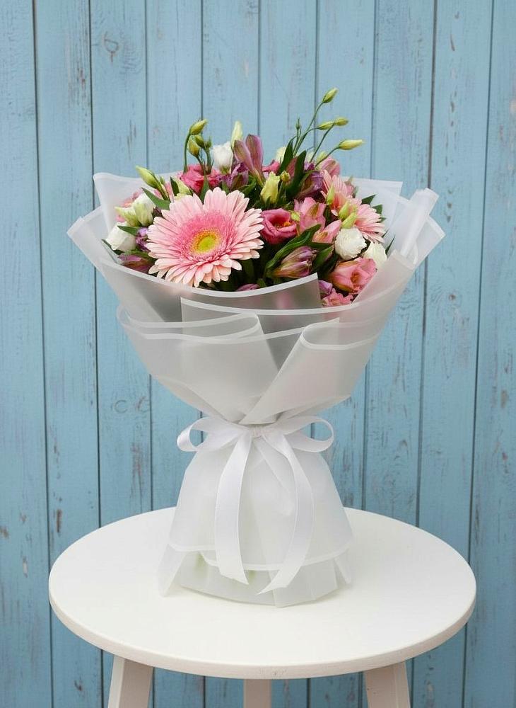 Букет цветов из: Герберы, Альстромерии и Лизиантусы в Старом Победилово