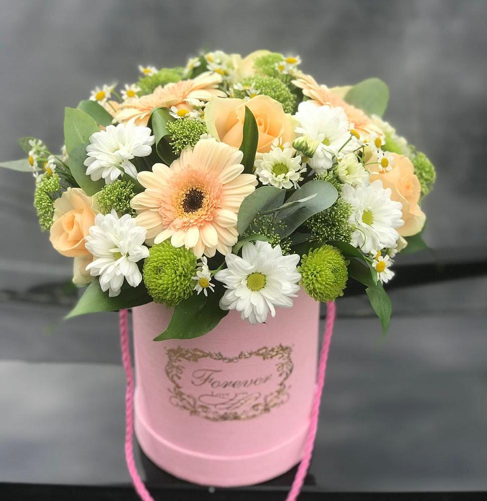 Цветочная композиция из Розы, Герберы и Хризантемы в шляпной коробке в Старом Победилово